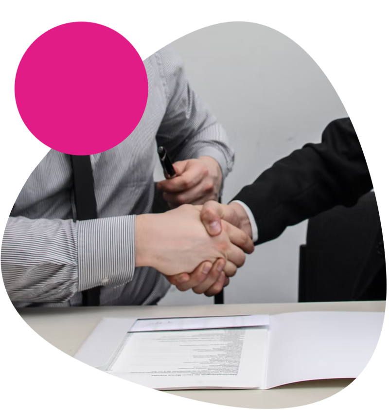 Lo studio legale offre la propria consulenza dalla fase di nascita sino a quella di risoluzione/estinzione del contratto, aiutando il cliente nella redazione del testo contrattuale più idoneo a realizzare le proprie esigenze ed a tutelare i propri interes contrattualistica